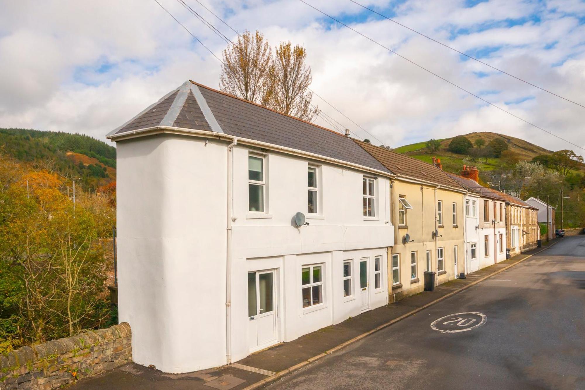 Riverside Great House In The Afan Forest Bike Park By Staystaycations Glyncorrwg Exterior foto