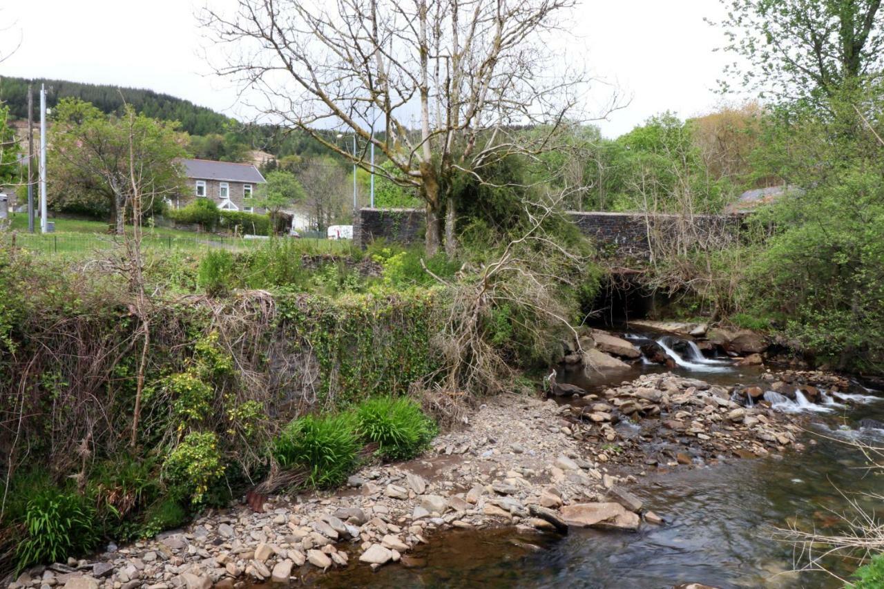 Riverside Great House In The Afan Forest Bike Park By Staystaycations Glyncorrwg Exterior foto